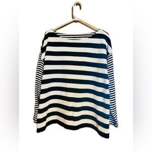 BANANA REPUBLIC XL Women Boat Neck  Navy and White Striped Sweater Nautical